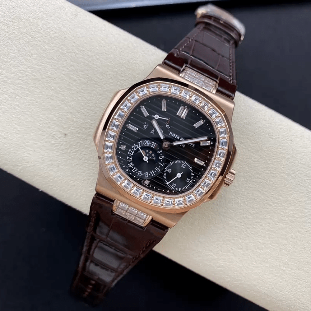 파텍필립 노틸러스 블랙 다이얼 다이아 베젤 악어가죽 스트랩  41mm 5724