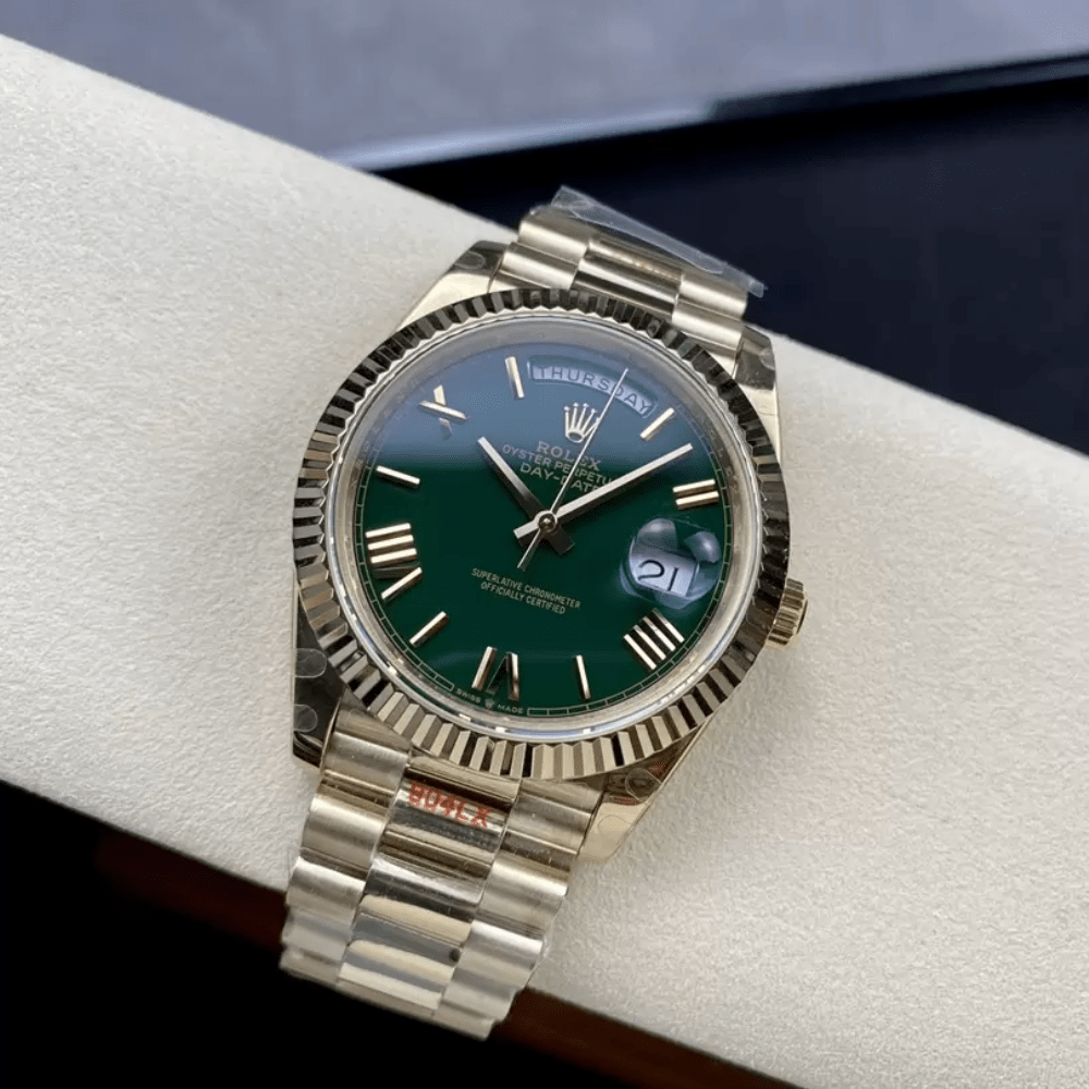 롤렉스 데이데이트 녹판 로만 다이얼 YG 금통 40mm V3(텅스텐 헤비 버전) 228238