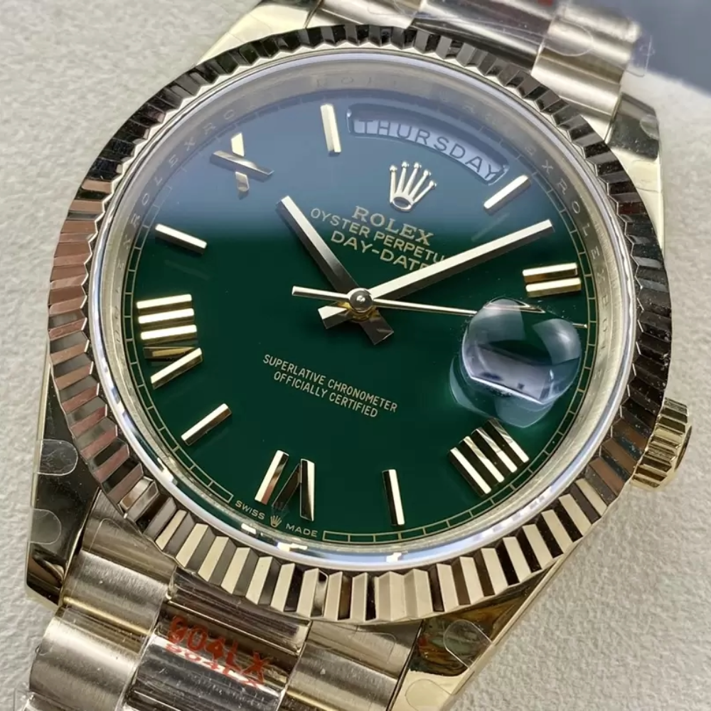 롤렉스 데이데이트 녹판 로만 다이얼 YG 금통 40mm V3(텅스텐 헤비 버전) 228238