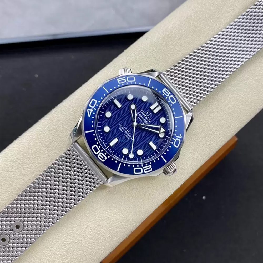 오메가 씨마스터 다이버 300M 제임스 본드 탄생 60주년 기념 42mm 210.30.42.20.03.002