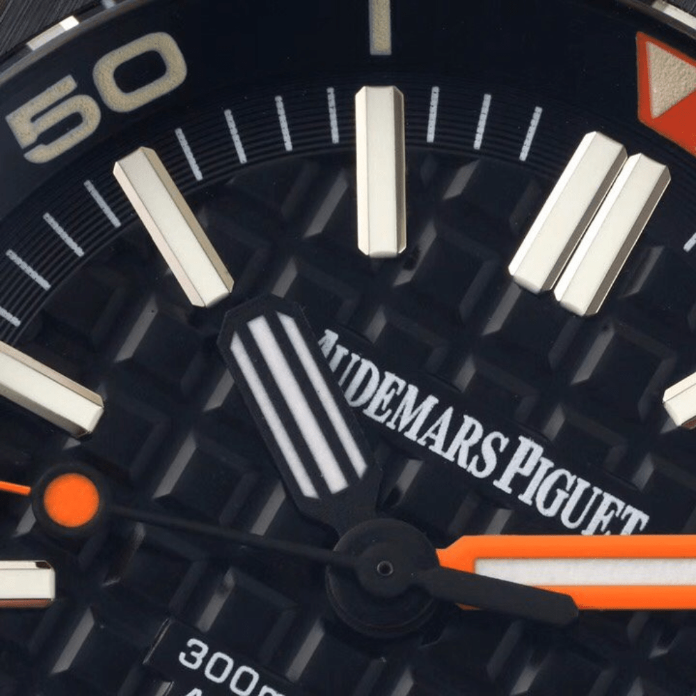 오데마피게 로얄오크 오프쇼어 다이버 블랙 다이얼 세라믹 베젤 블랙 러버 스트랩 42mm 15707CE