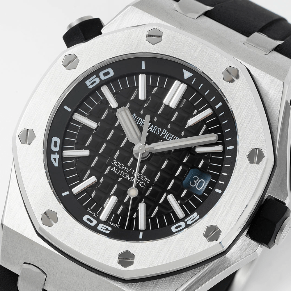 오데마피게 로얄오크 오프쇼어 다이버 블랙 다이얼 블랙 러버 스트랩 V2 42mm 15710