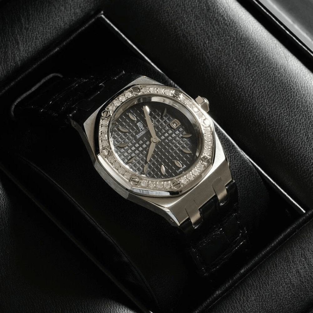 오데마피게 레이디 로얄오크 블랙 텍스처 다이얼 다이아베젤 악어가죽 스트랩 33mm 67601ST