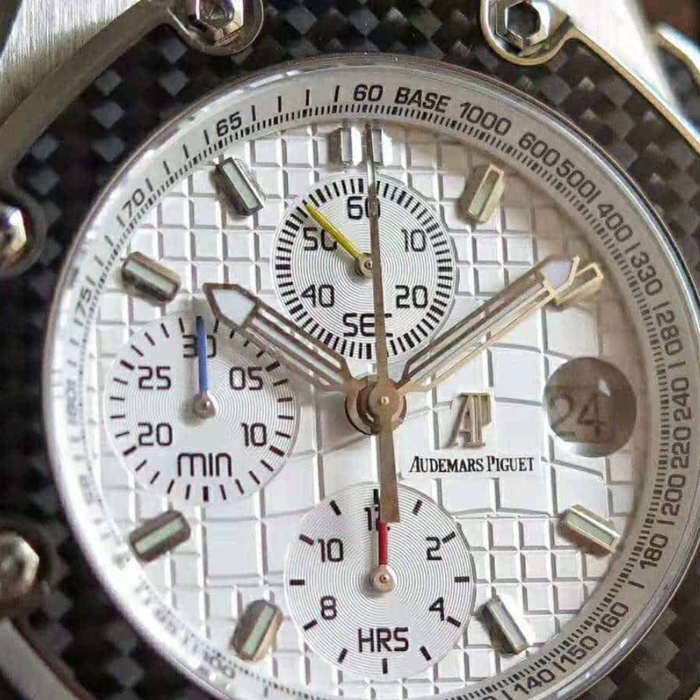 오데마피게 로얄오크 오프쇼어 화이트 다이얼 사파이어 스틸 몬토야 한정판 가죽 스트랩 44mm 26030