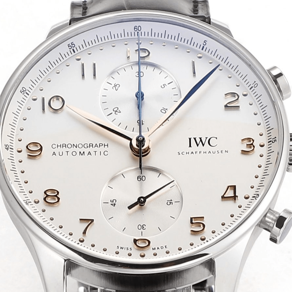IWC 포르투기저 크로노그래프 화이트/로즈골드 다이얼 레더 스트랩 40mm IW371605