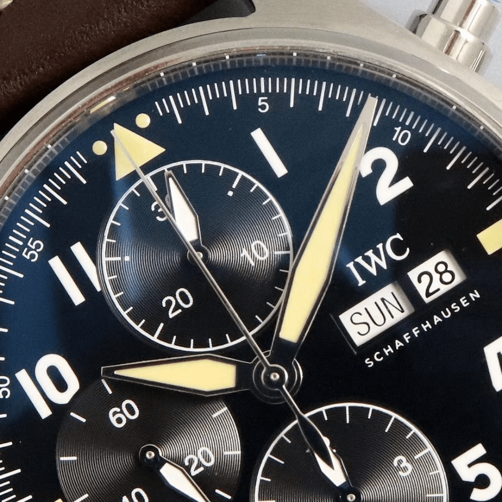 IWC 파일럿 스핏파이어 크로노그래프 블랙 다이얼 레더 스트랩 41mm IW387903