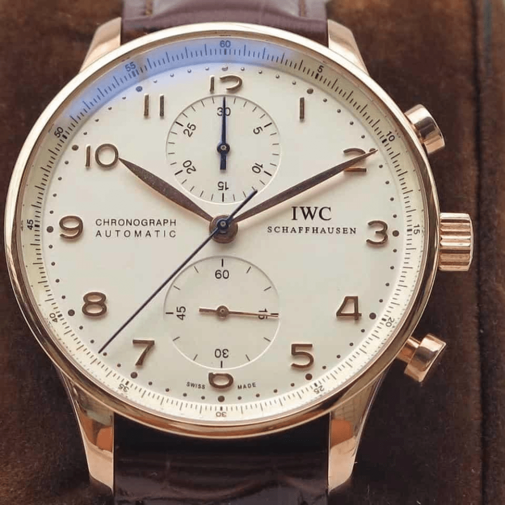 IWC 포르투기저 크로노그래프 로즈골드 화이트 다이얼 레더 스트랩 41mm IW371480