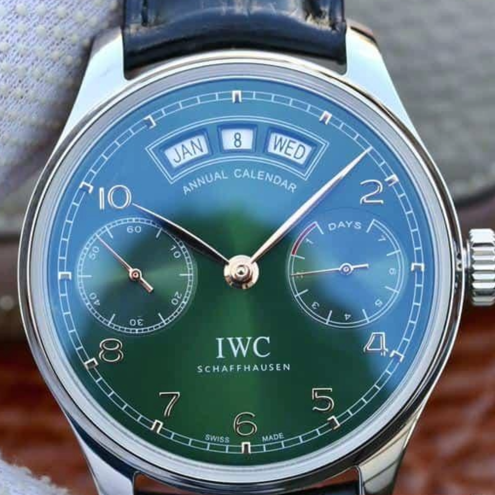 IWC 포르투기저 퍼페츄얼 캘린더 그린 다이얼 레더 스트랩 44mm IW503510
