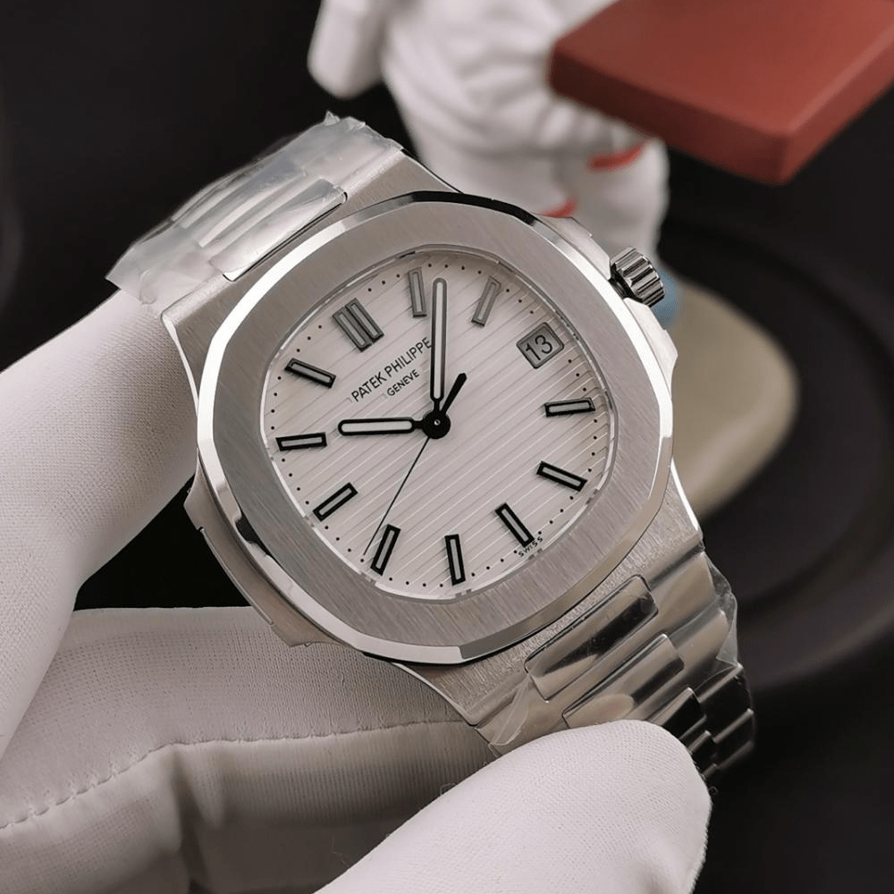 파텍필립 노틸러스 화이트 다이얼 SS 브레이슬릿 40mm 5711