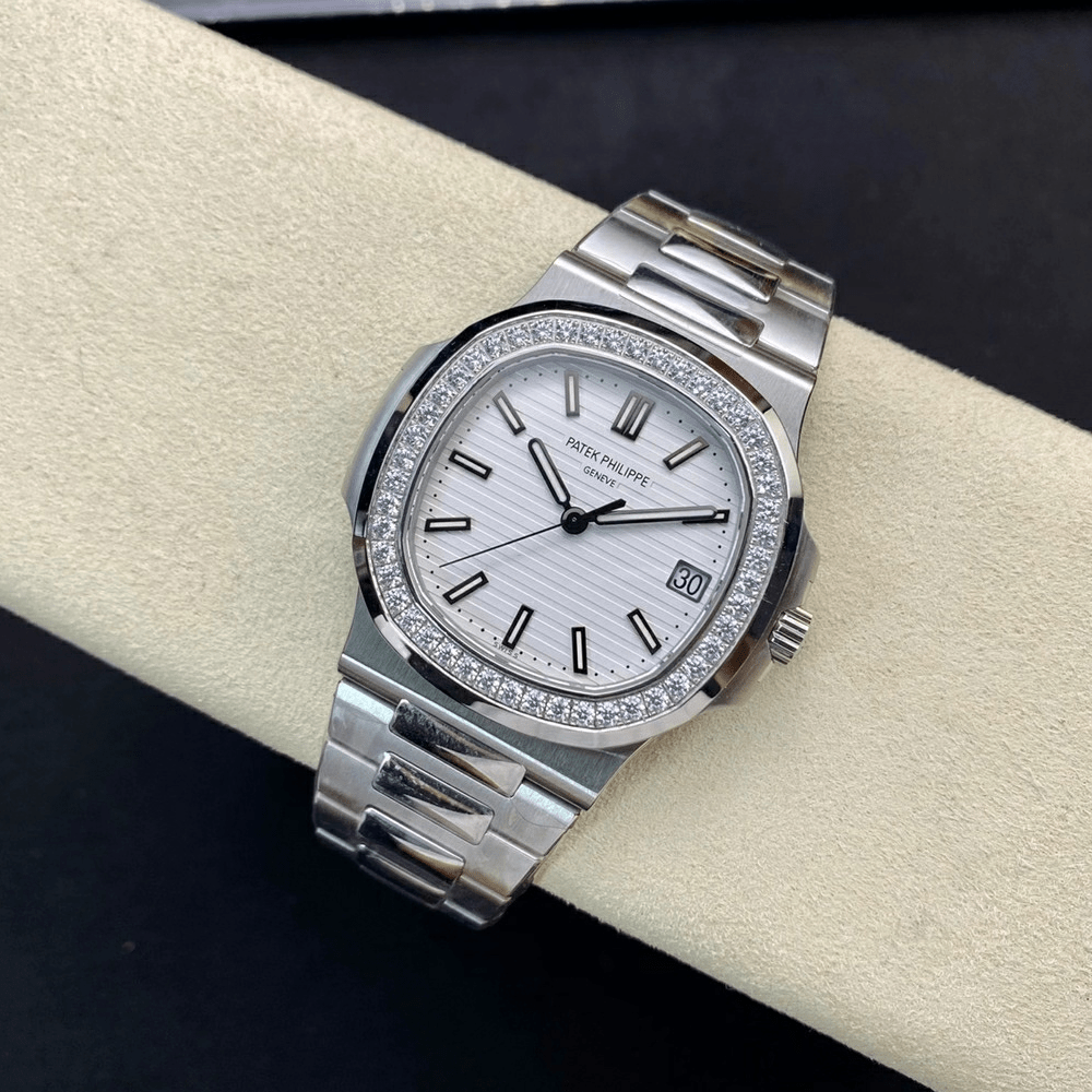 파텍필립 노틸러스 화이트 다이얼 바인덱스 다이아 베젤 SS 브레이슬릿 40mm 5711