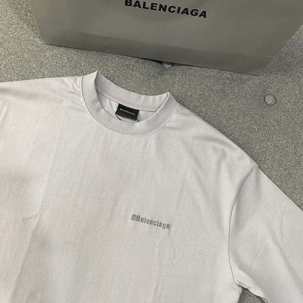 발렌시아가 24SS BB 스몰로고 자수 반팔 티셔츠