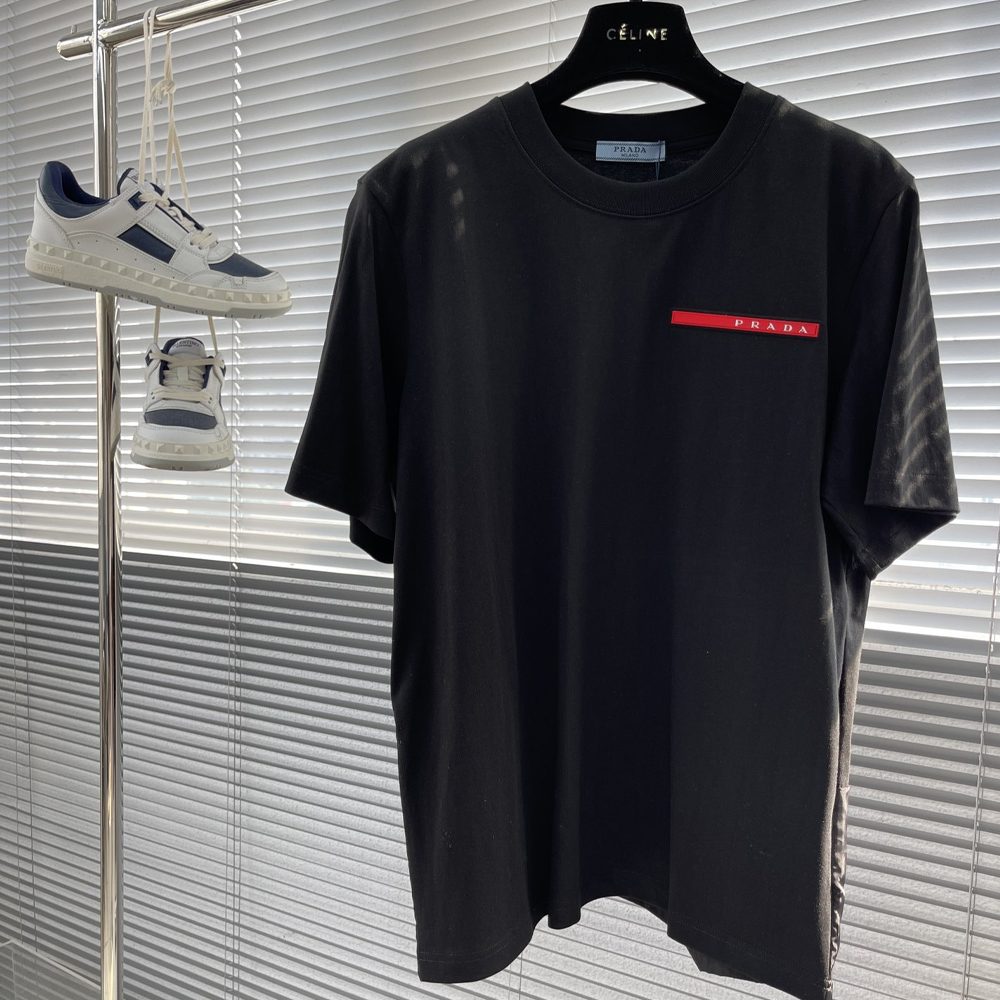 프라다 24SS 레드라벨 나일론 반팔 티셔츠
