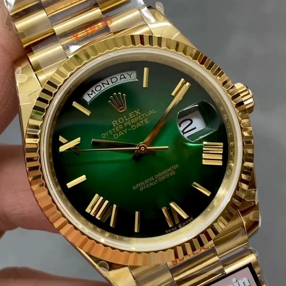 롤렉스 데이데이트 그라데이션 그린 로만 다이얼 YG 금통 40mm V5(텅스텐 헤비 버전) 228238