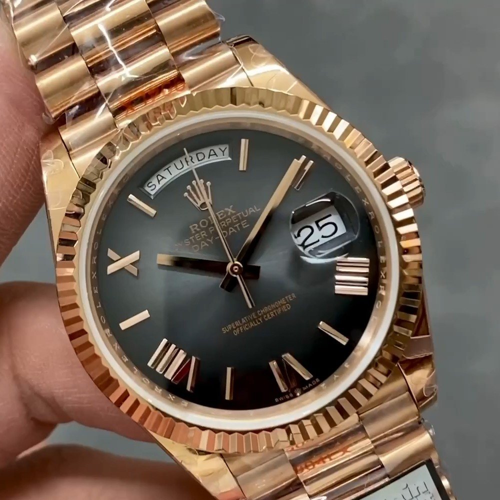 롤렉스 데이데이트 그라데이션 그레이 로만 다이얼 RG 금통 40mm  V5(텅스텐 헤비 버전) 228235