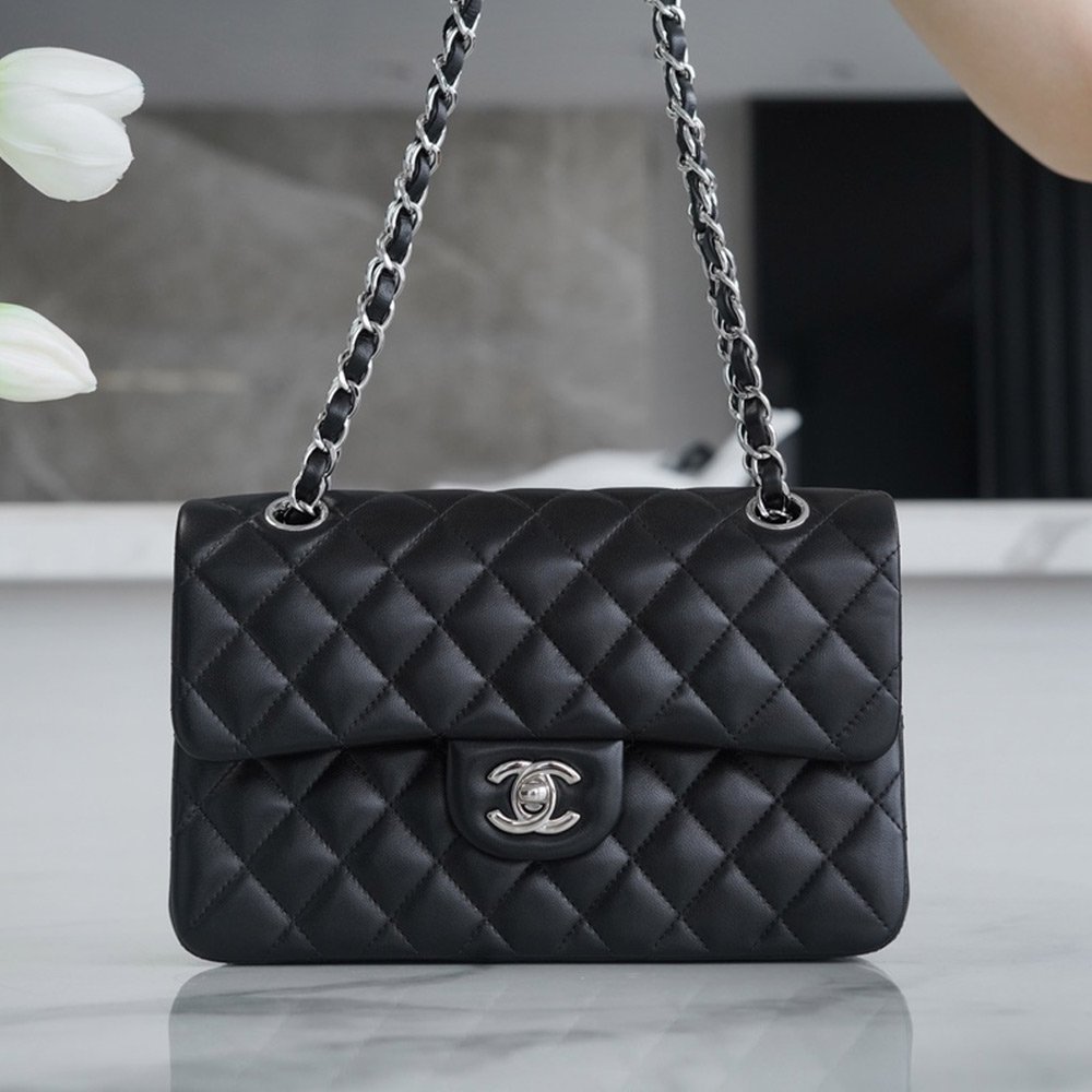 팬더샵 샤넬 클래식 플랩백 램스킨 은장 23cm