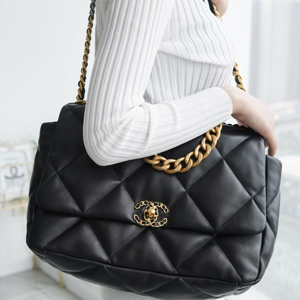 팬더샵 샤넬 19백 맥시 체인 램스킨 화이트