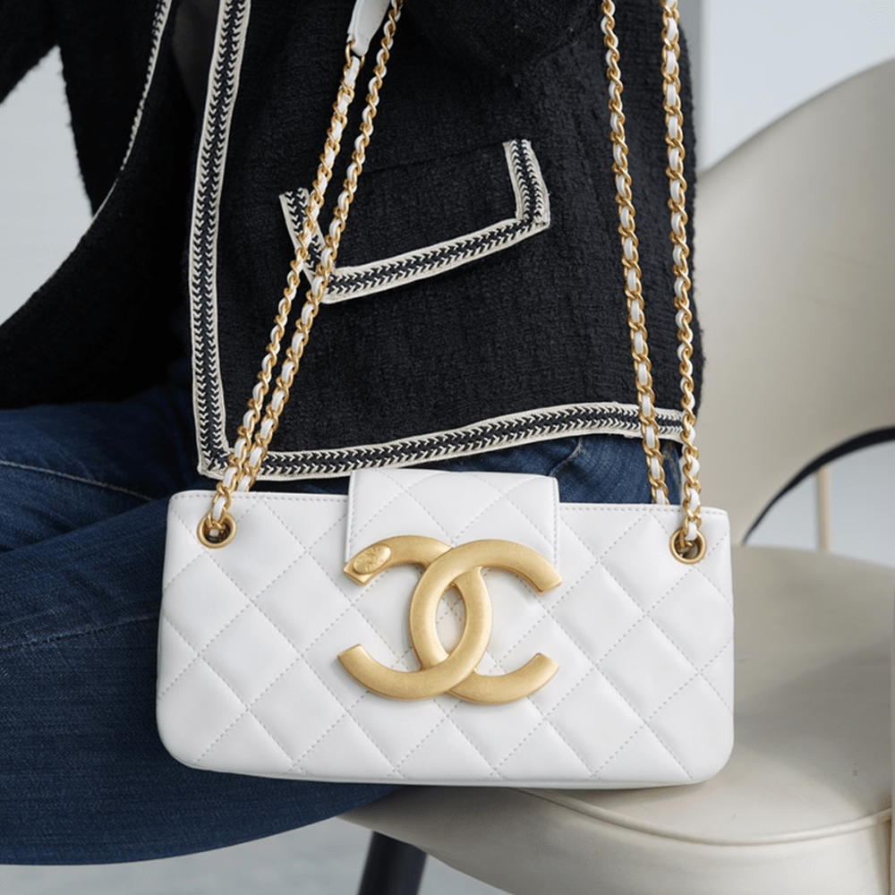 팬더샵 샤넬 24C 크루즈 메신저 백 라지 빅로고 화이트