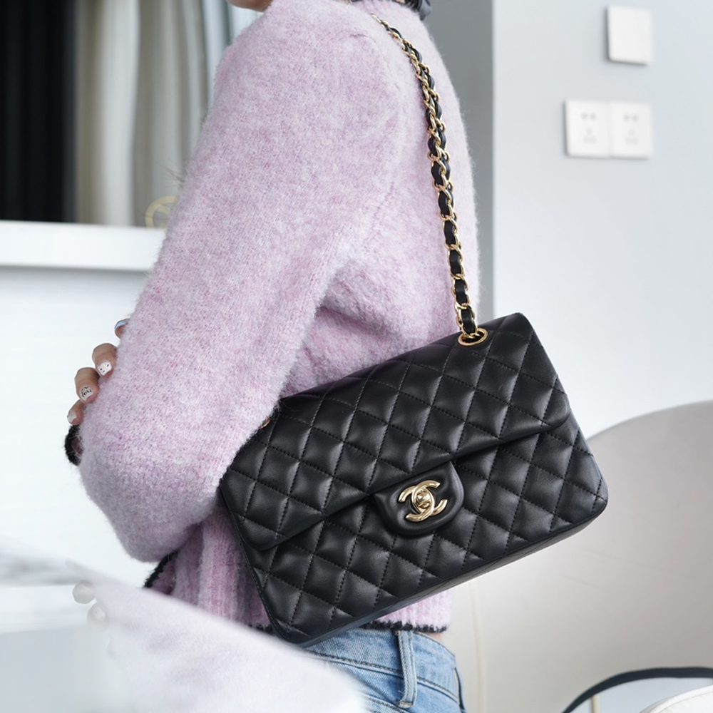 팬더샵 샤넬 클래식 플랩백 스몰 블랙 금장 램스킨