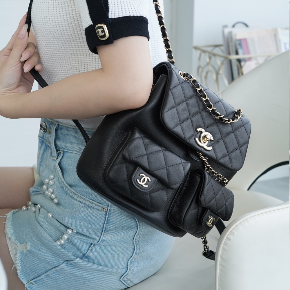 팬더샵 샤넬 23A 듀마 더블 포켓 백 라지 블랙