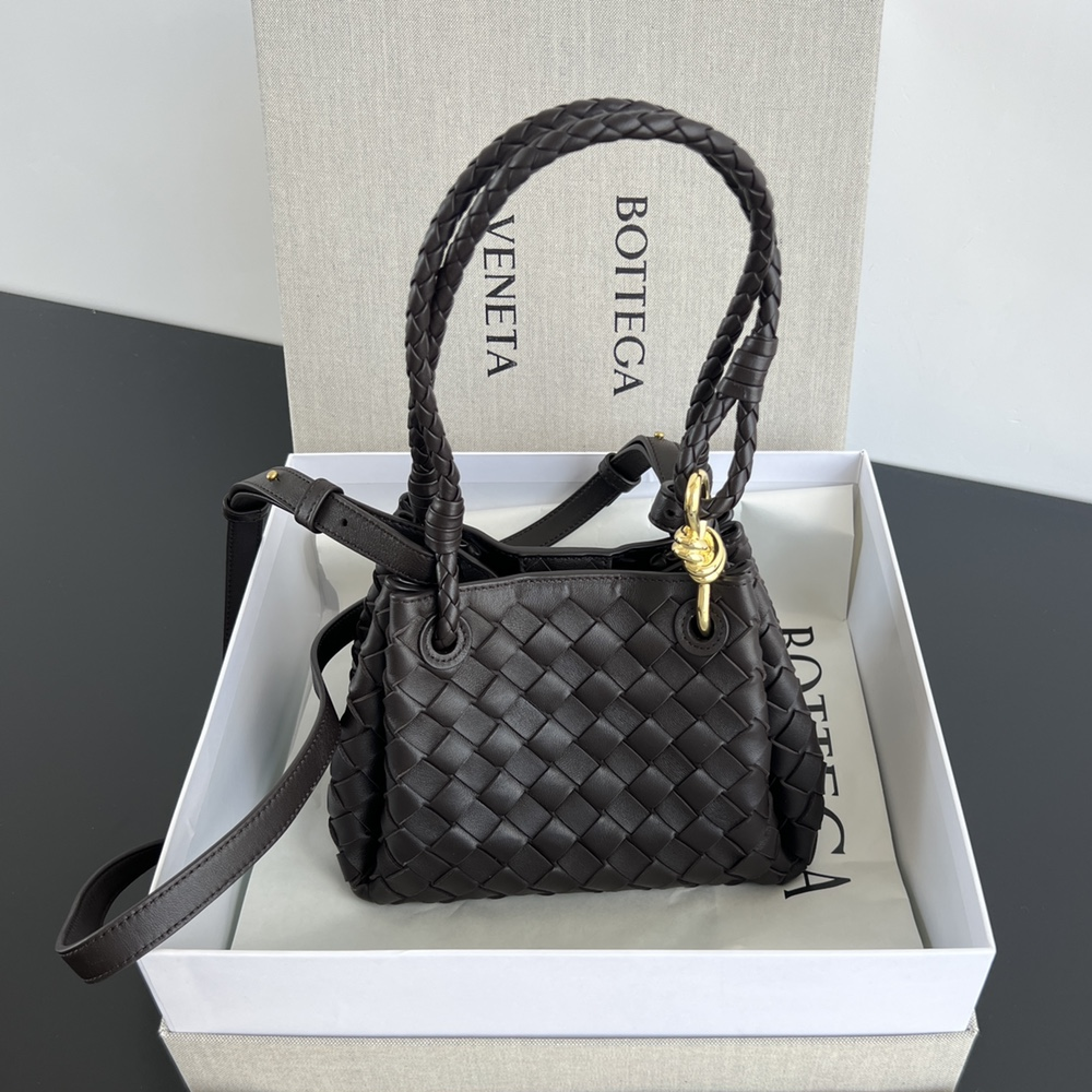 보테가베네타 인트레치아토 레더 숄더백 브라운 796569