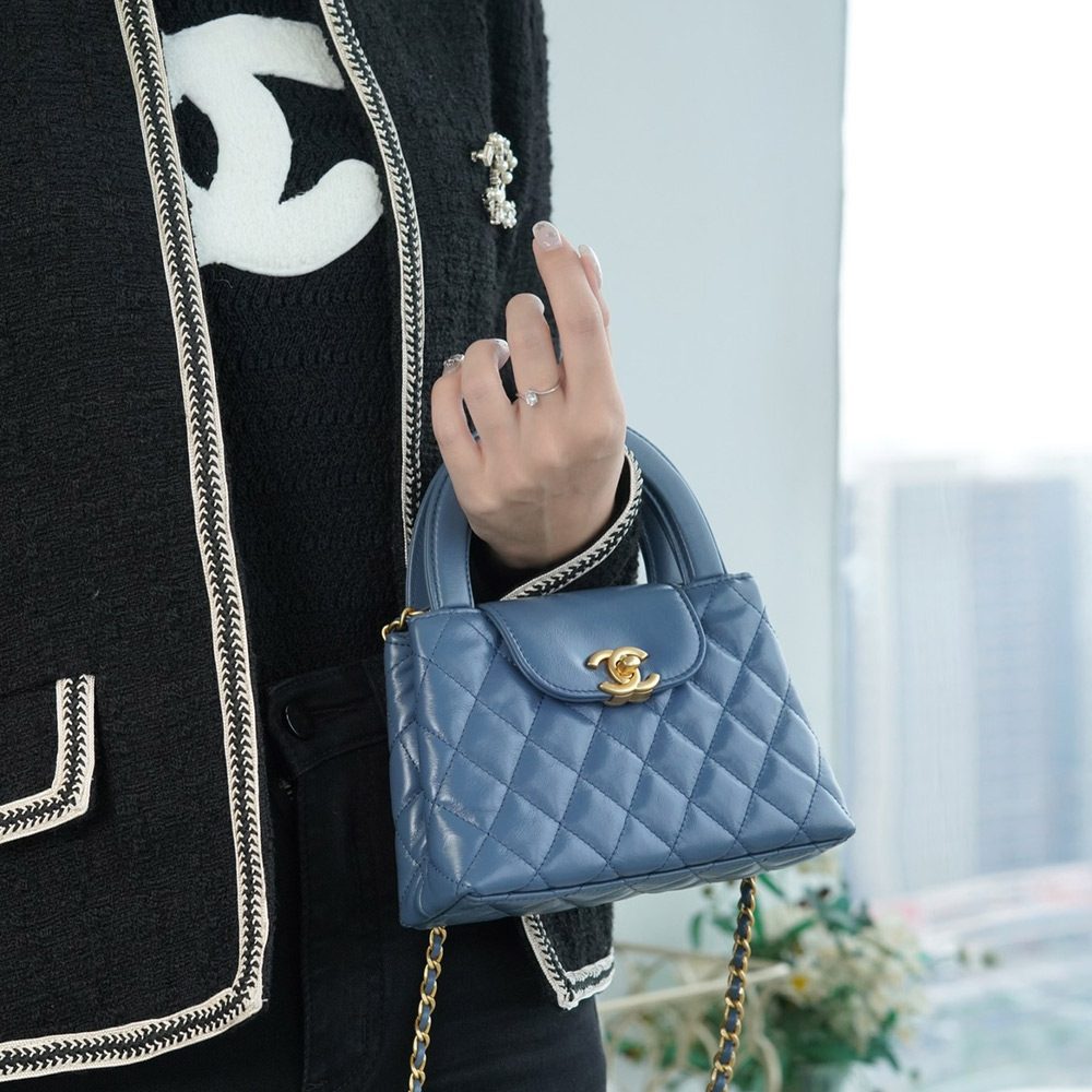 팬더샵 샤넬 23FW 켈리백 라지 라이트 블루 금장 AS4416