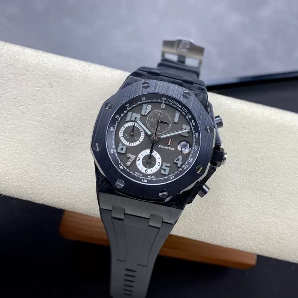 오데마피게 오프쇼어 크로노그래프 블랙 다이얼 카본 파이버 러버 스트랩 42mm 26205AU