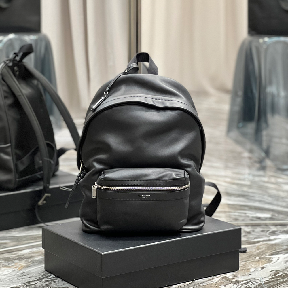 블랙 워시드 가죽 소재의 델라베 백팩 미듐