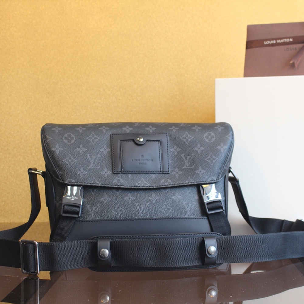 루이비통 보야제 메신저 PM 모노그램 이클립스 M40511