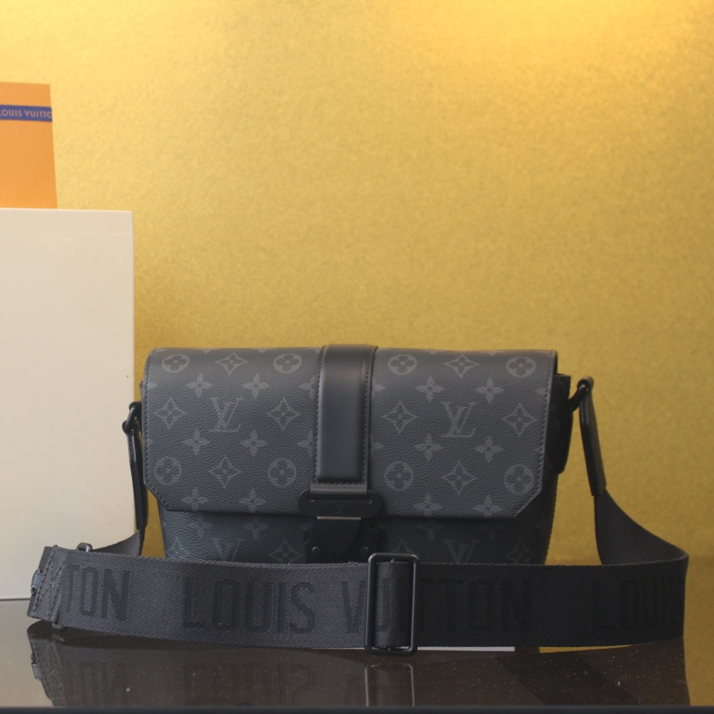 루이비통 S-케이프 메신저 모노그램 이클립스 M46794