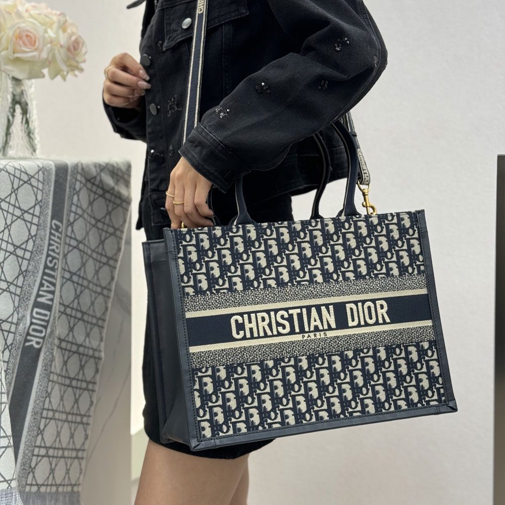 디올 오블리크 북 토트 레더 백 미듐 블루