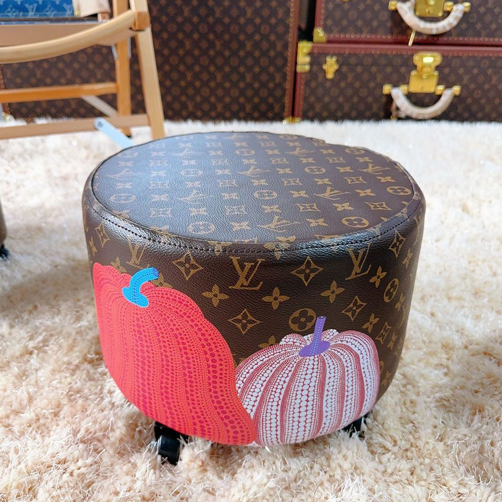 루이비통 X 쿠사마 야요이 모노그램 스툴