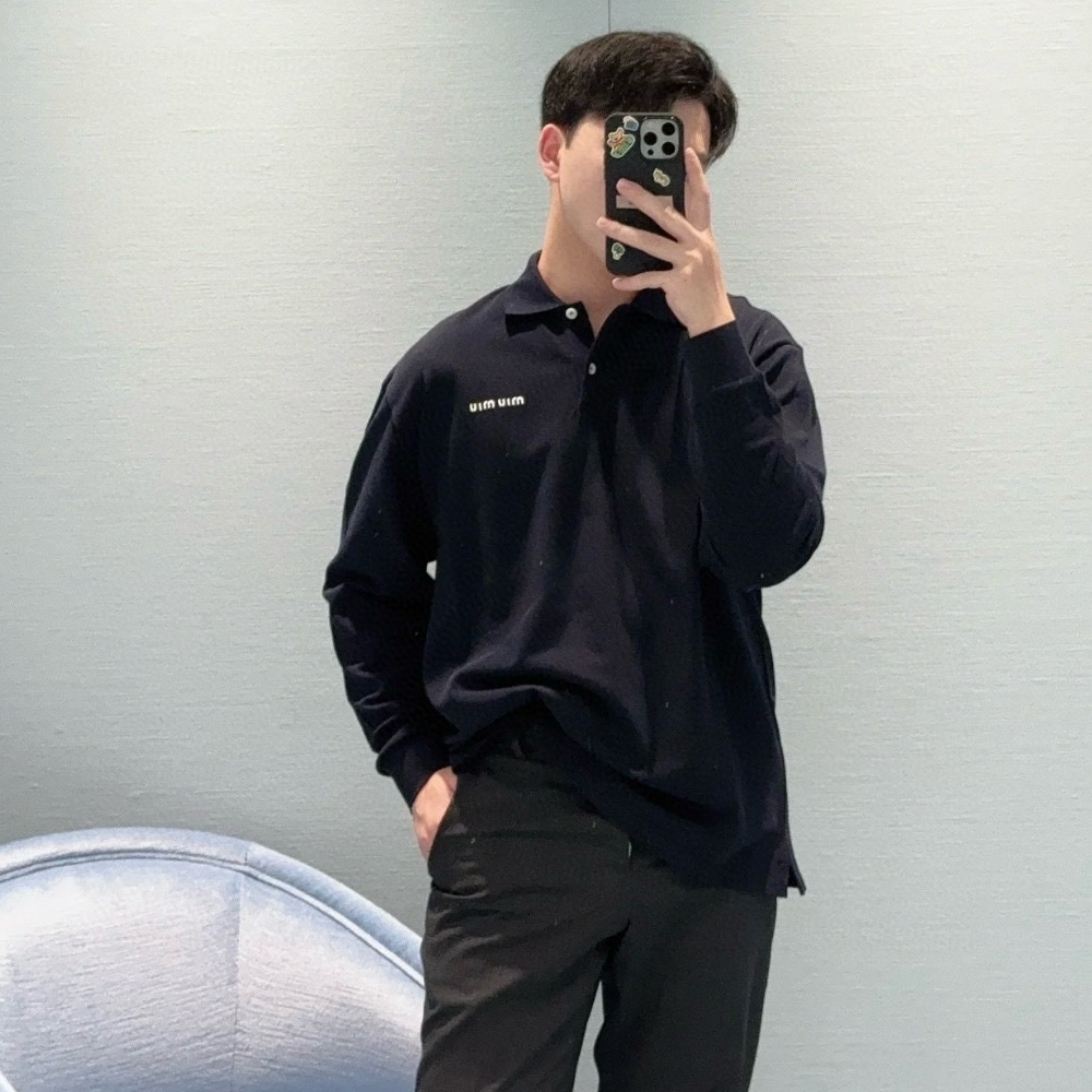 미우미우 24SS 자수 로고 폴로 긴팔 티셔츠