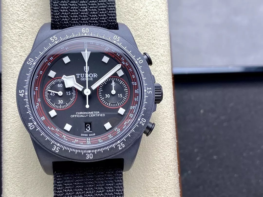 튜더 펠라고스 알링기 레드 불 에디션 43mm 25807KN-0001