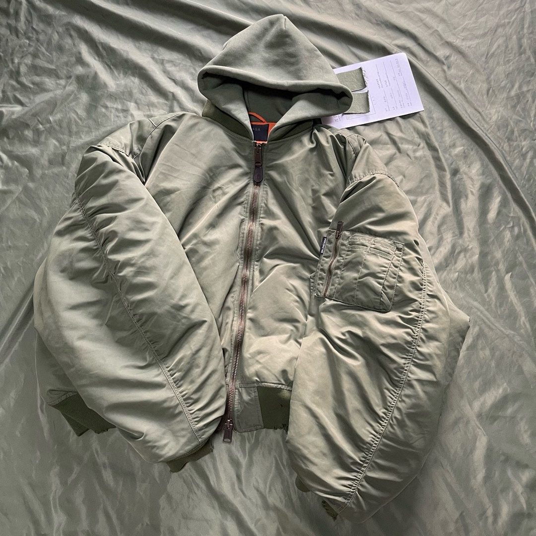 발렌시아가 24FW 디스 스플 후드 코튼 자켓