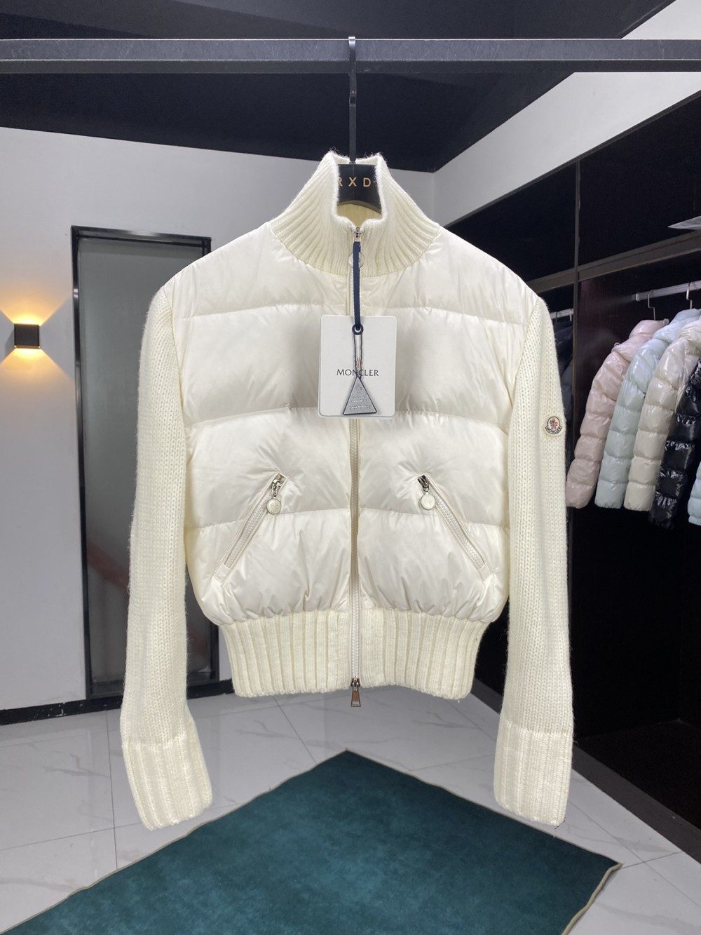 몽클레어 24FW 울 패치워크 가디건 다운 패딩 화이트