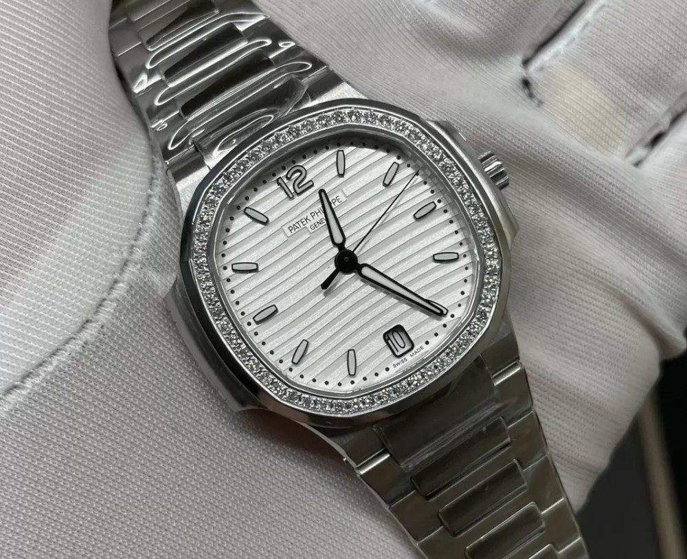 파텍필립 노틸러스 화이트 다이얼 다이아 베젤 여성용 34mm 7118