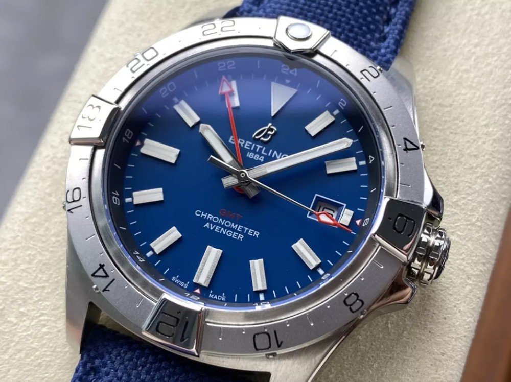브라이틀링 어벤저 오토매틱 GMT 베스트 에디션 블루 다이얼 나일론 스트랩 44mm