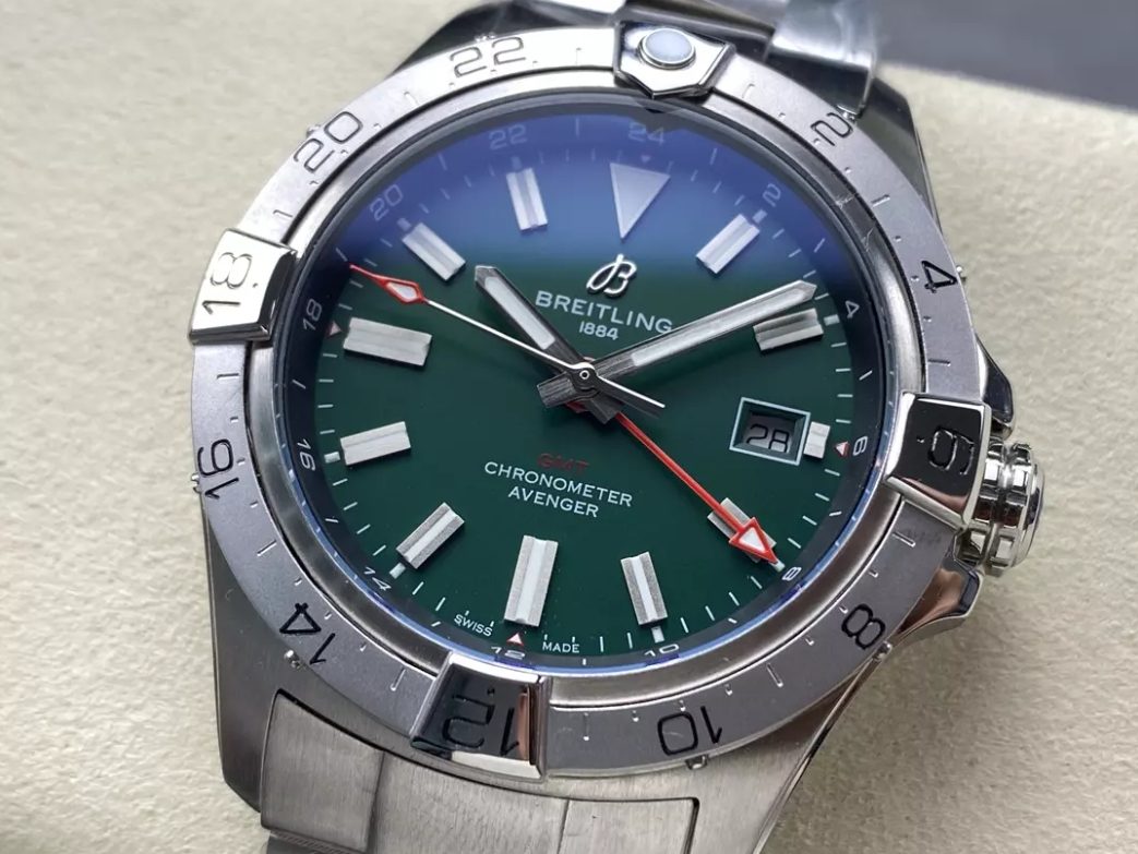 브라이틀링 어벤저 오토매틱 GMT 베스트 에디션 그린 다이얼 SS 브레이슬릿 44mm