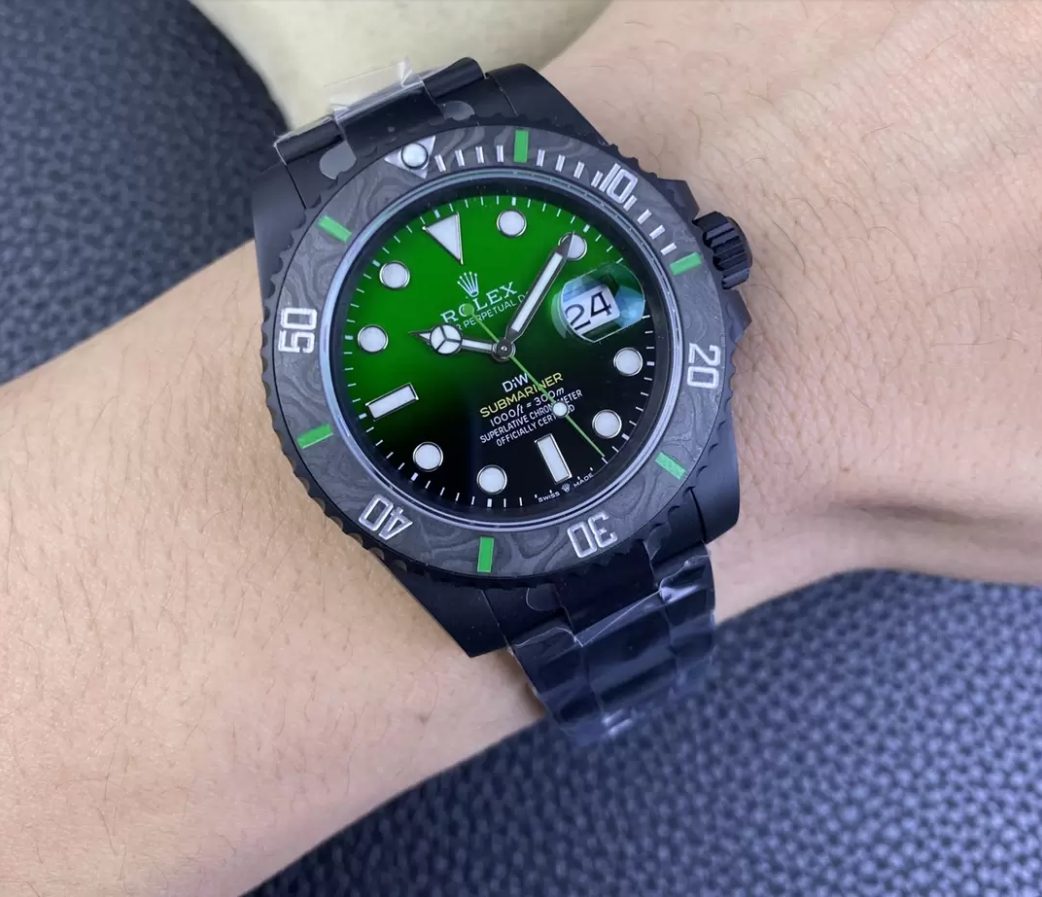 롤렉스 서브마리너 커스텀 블랙/그린 다이얼