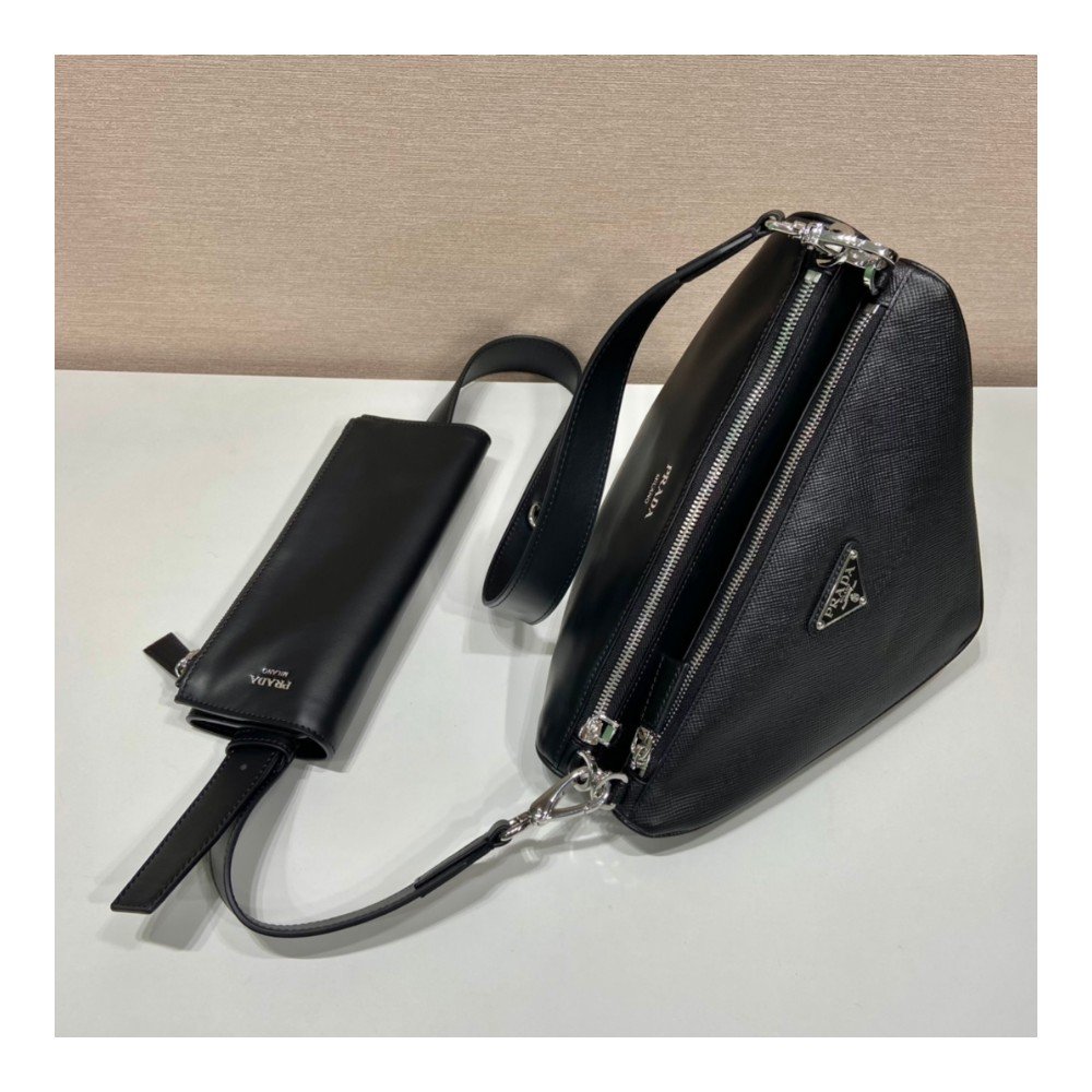 프라다 22FW 트라이앵글 사피아노 레더 디태처블 파우치 더블 숄더백 블랙