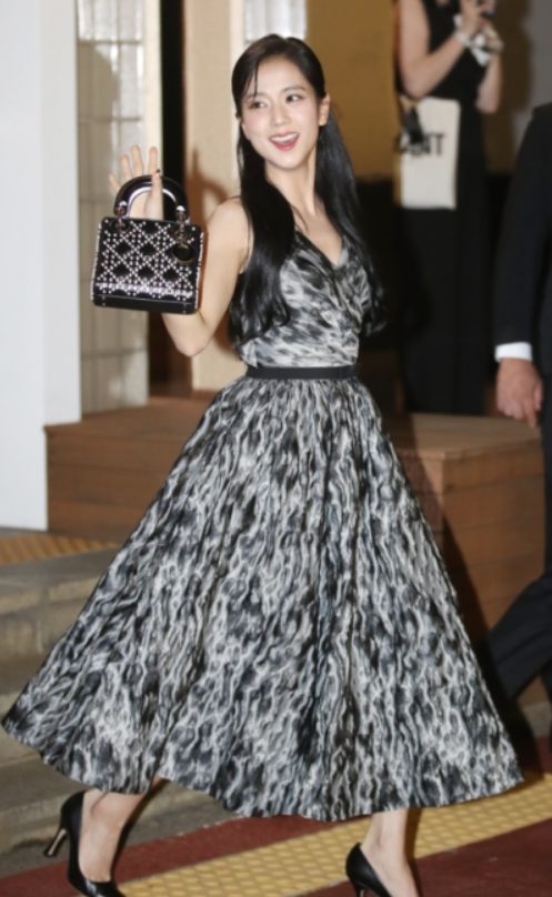 [지수 PICK] 디올 LADY DIOR 미니 백 블랙 라인 스톤 까나쥬 새틴