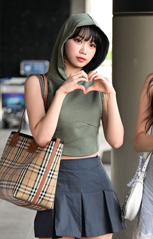 [김채원 PICK] 버버리 스몰 런던 토트백