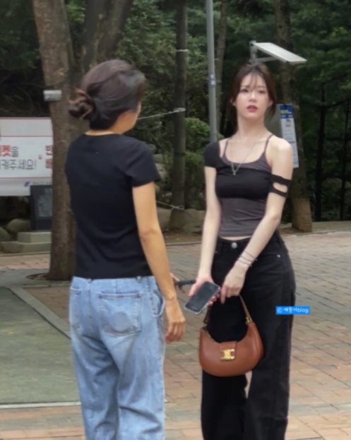 [고윤정 PICK] 셀린느 미디엄 아바 트리옹프백