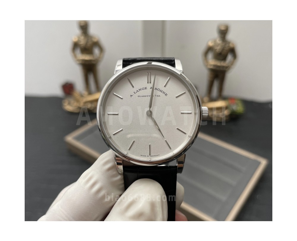 랑에 운트 죄네 SAXONIA 레더 스트랩 드레스 워치 39mm 205.086