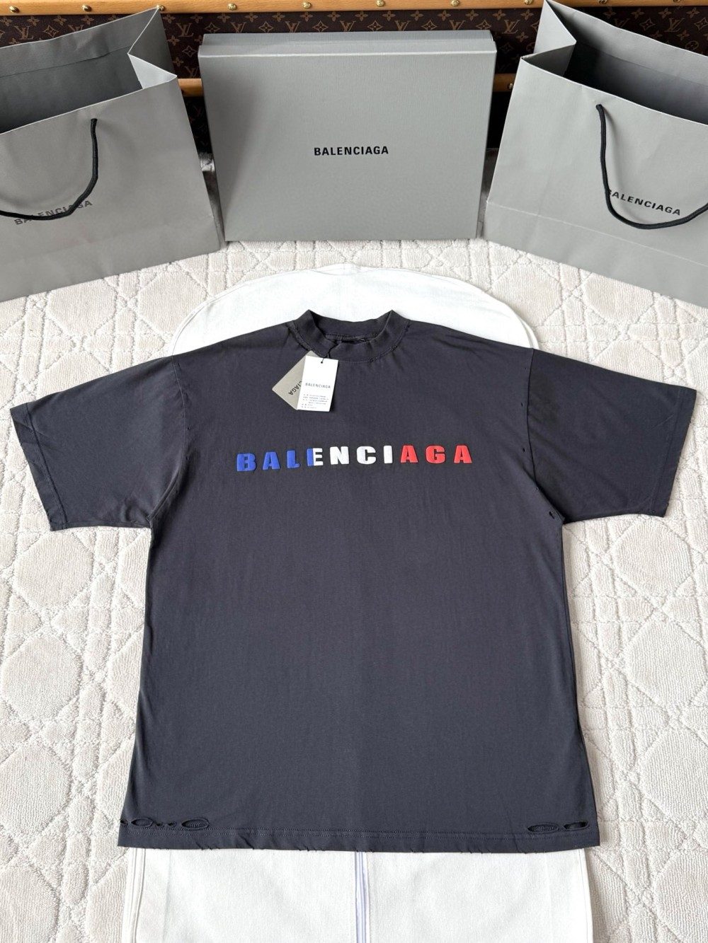 발렌시아가 인터내셔널 재팬 미디엄 핏 티셔츠 마린 블루