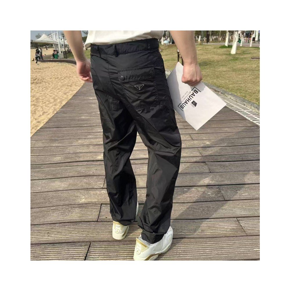 프라다 25SS 나일론 트라이 앵글 팬츠