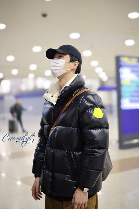 몽클레어 데보스 다운 패딩